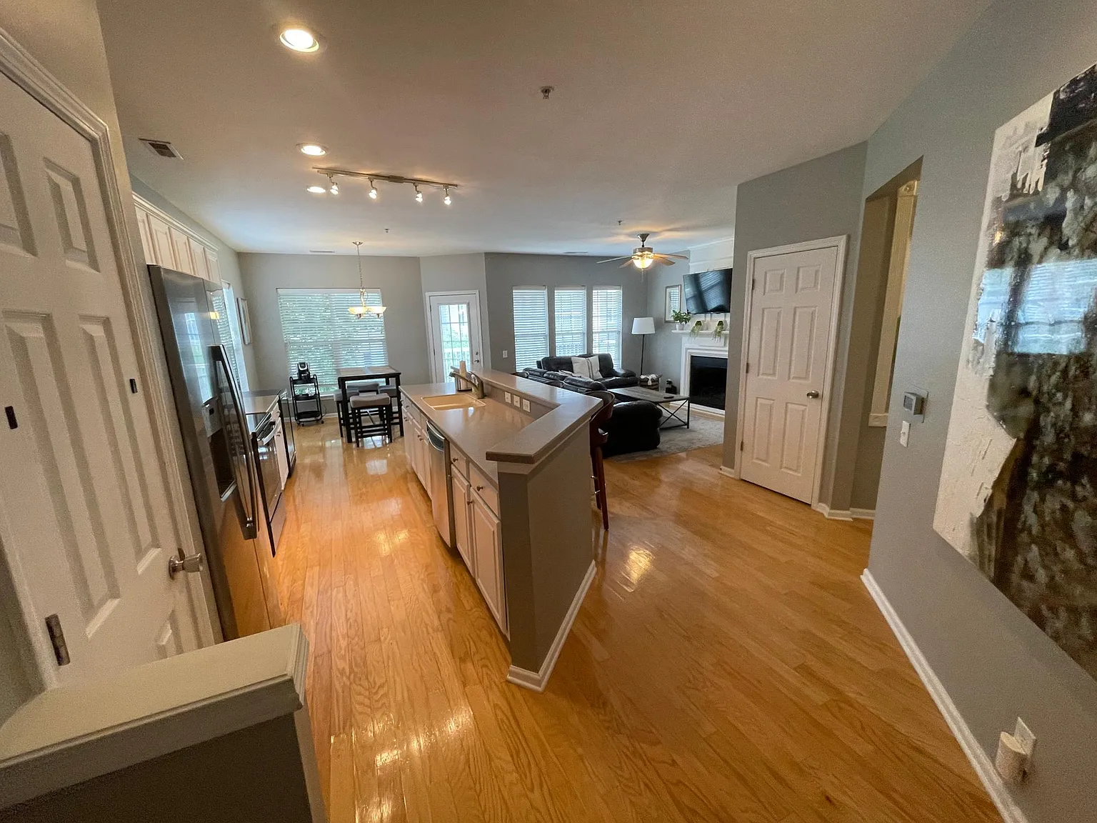 3 bed, 1334 sqft, $2,500 — Photo 3