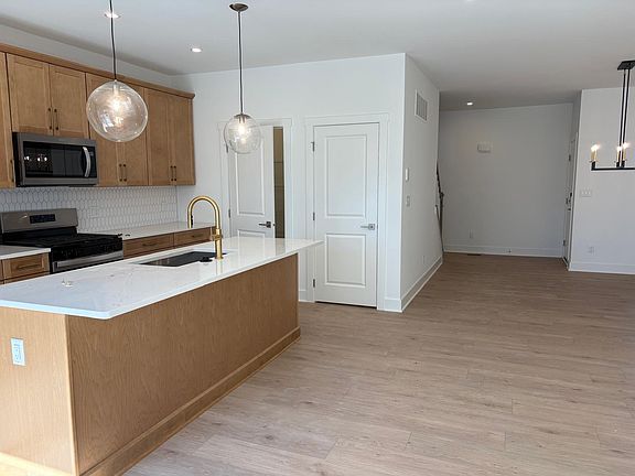 5th image of 41530 Breck St
