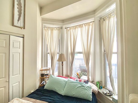 5th image of 1945 N Lincoln Ave APT 2R