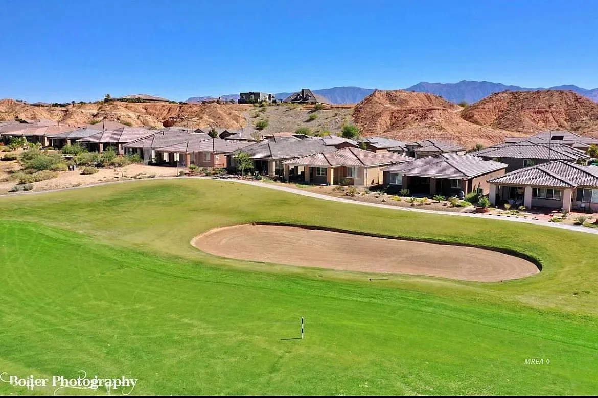 3 bed, 2.5 bath, 1732 sqft, $2,300 — Photo 2