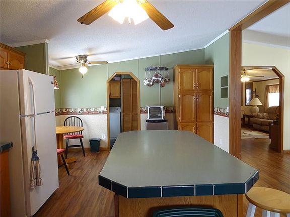 3rd image of 515 Rockview Dr