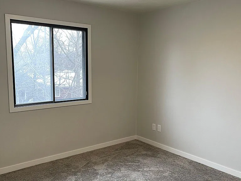 132 N Dodge St #6 — Photo 6