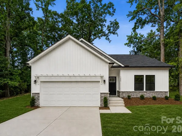 1004 Oak Hill Dr, Monroe, NC 28112