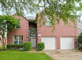 901 Green Pond Dr, Garland, TX 75040