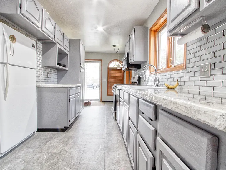 72 Delaney Ave — Photo 5