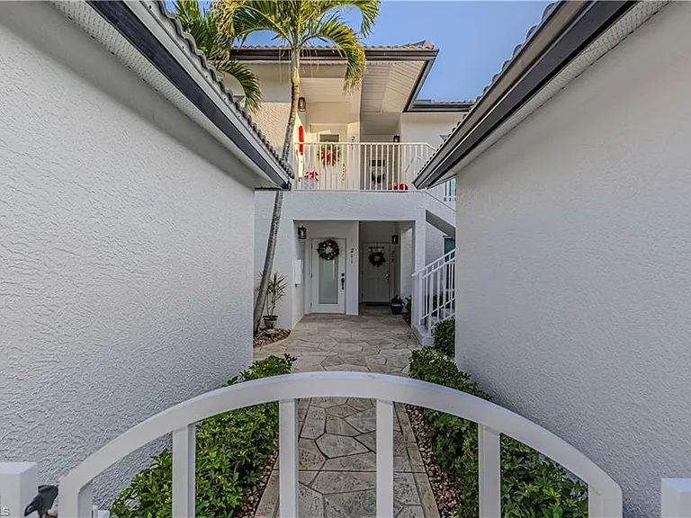 2120 Cay Lagoon Dr #222 — Photo 7