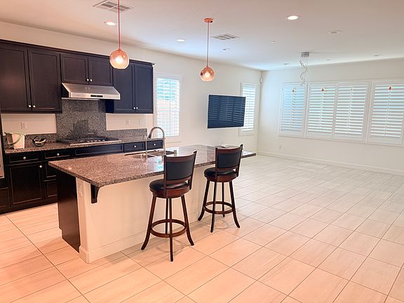 5th image of 2751 E Agrarian St