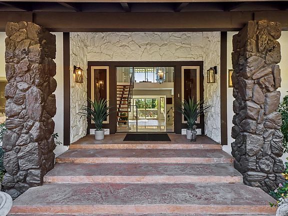 3rd image of 3015 Colley Ln