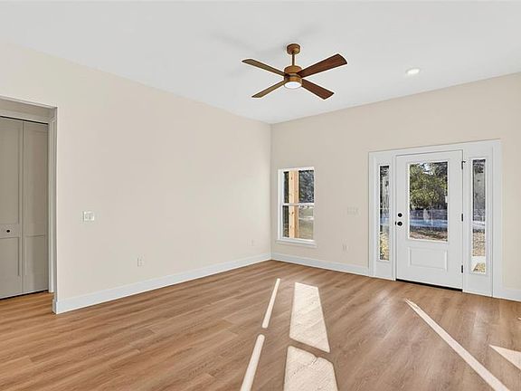5th image of 257 Lago Vista St
