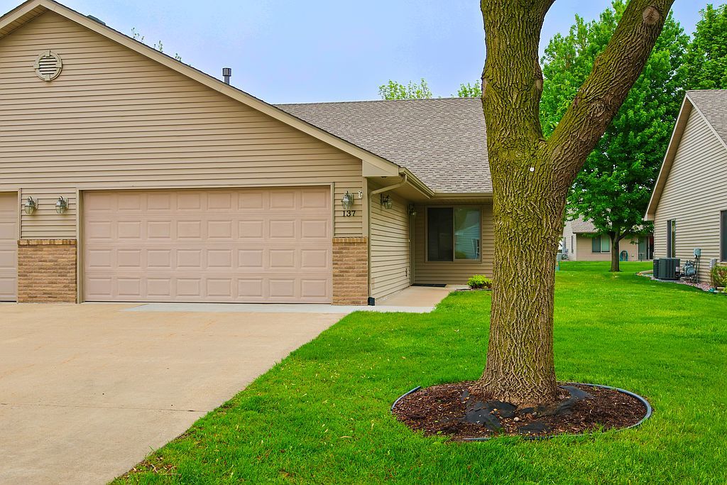 137 S Elm St - Property Image