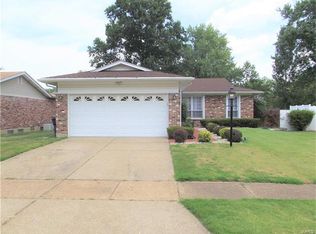 1420 Burnside Ct, Florissant, MO 63031