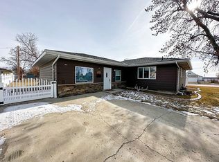 402 14th Ave W, Williston, ND 58801