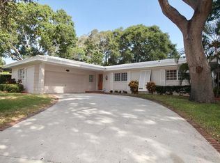 2315 Indian Ave N, Belleair Bluffs, FL 33770