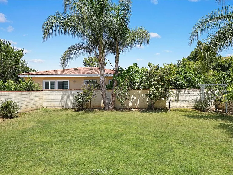 5558 N Charlotte Ave — Photo 14