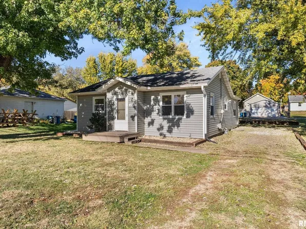 1215 Wisconsin St, Le Claire, IA 52753