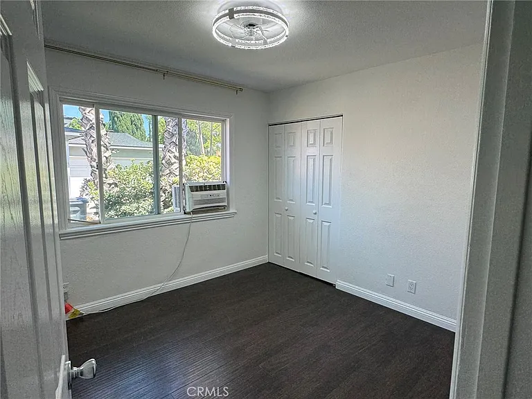 1041 W Acacia Ave — Photo 14