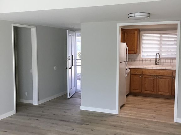 4th image of 3615 Vista Bella Unit 11