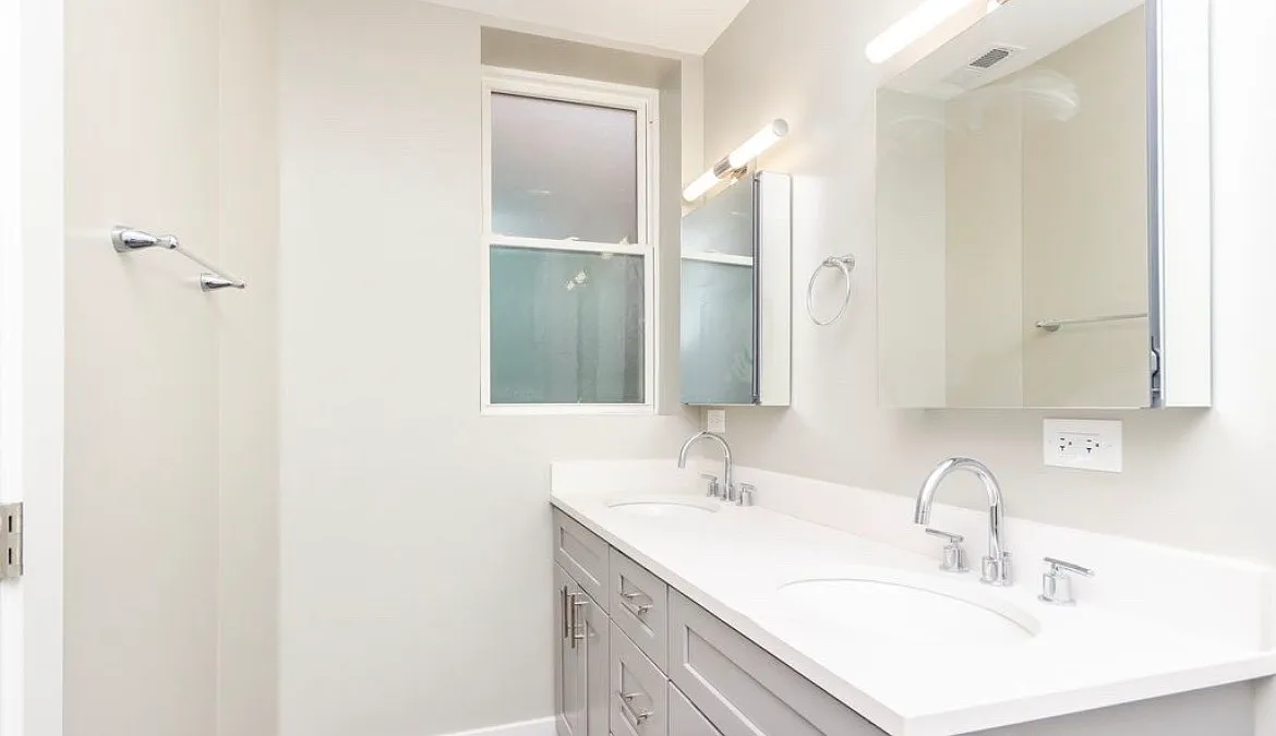 2 bed, $3,200 — Photo 3