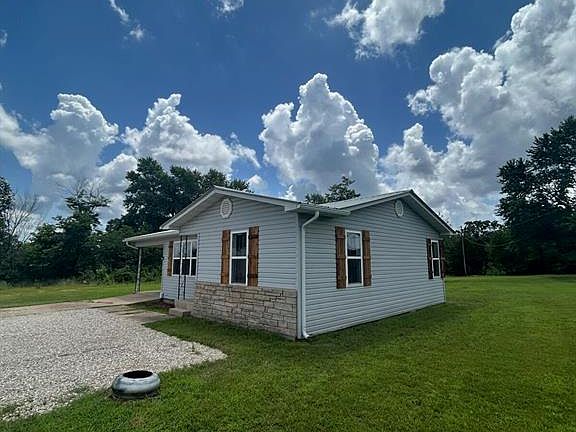 3rd image of 813 W 4th St