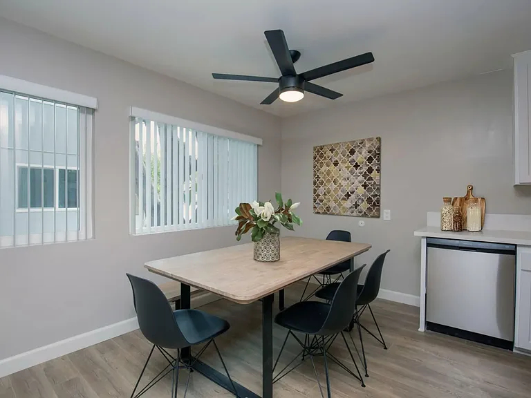 The Capri Apartments — Photo 9
