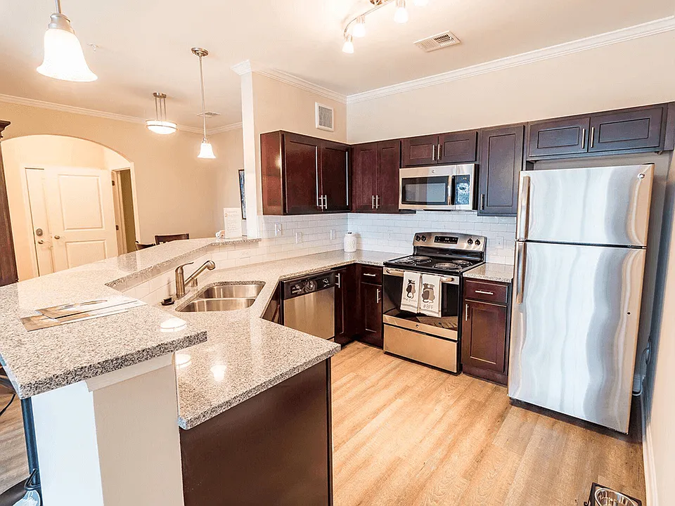 Stainless Steel Appliances & Granite Countertops