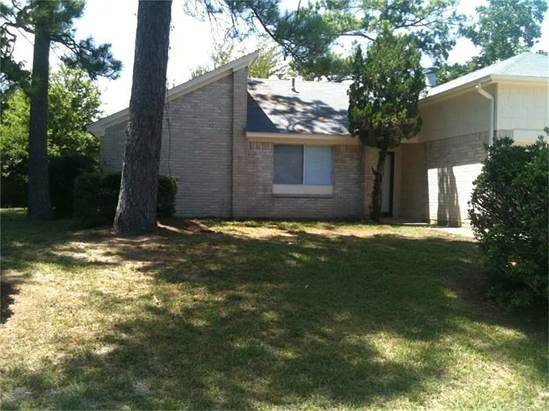 4 bed, 2.0 bath, 1729 sqft, $2,250 — Photo 3