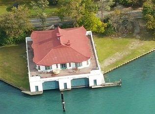 20653 W River Rd, Grosse Ile, MI 48138