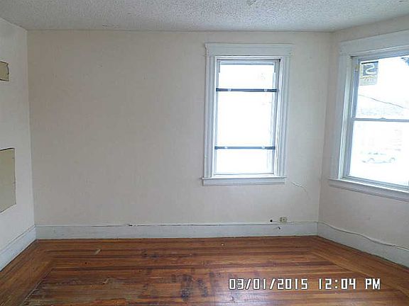4th image of 16-18 Pumgansett St