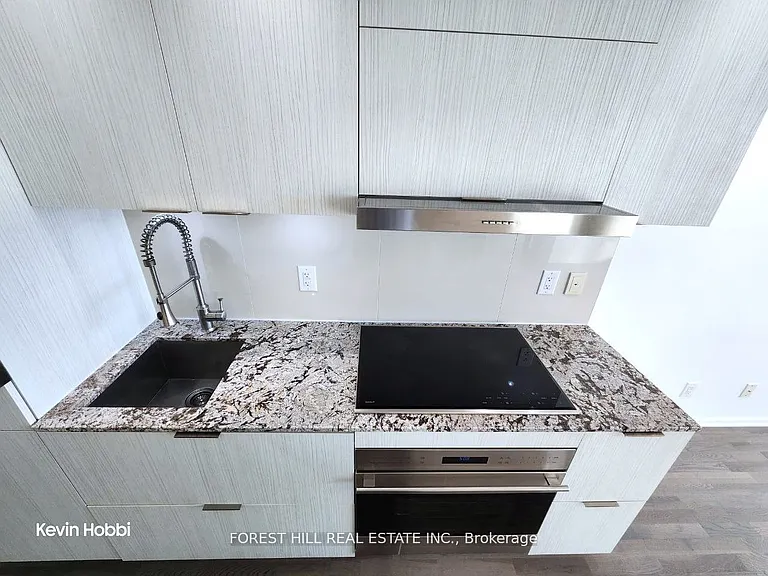 1 Bloor St E #5210 — Photo 9