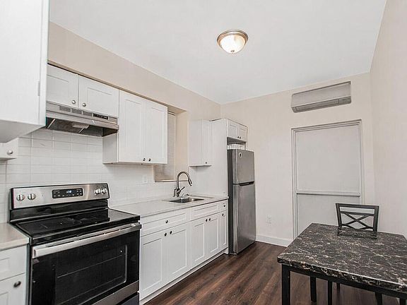 3rd image of 1406 White Plains Rd APT 1