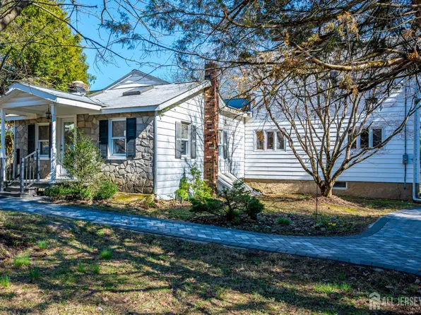 16 Skytop Rd, Long Valley, NJ 07853