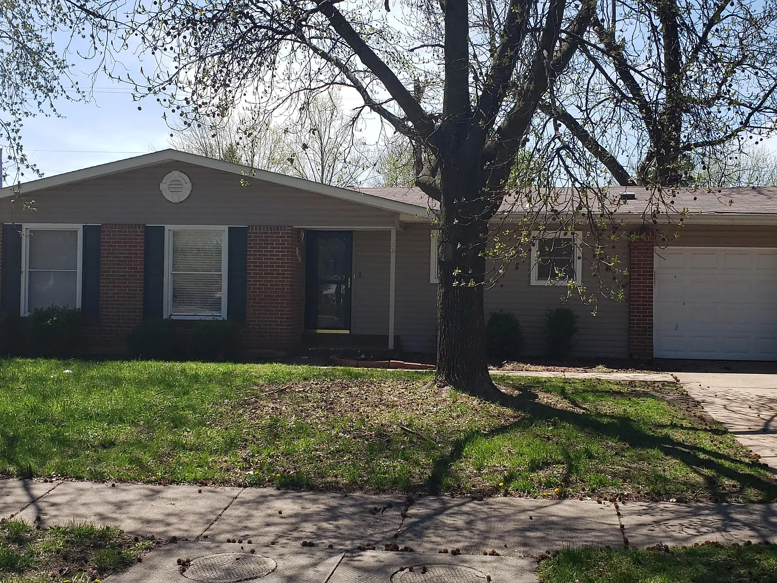 600 Lawnview Dr photo 1