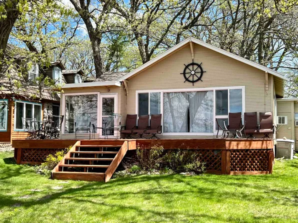 569 Pillsbury Point, Arnolds Park, IA 51331