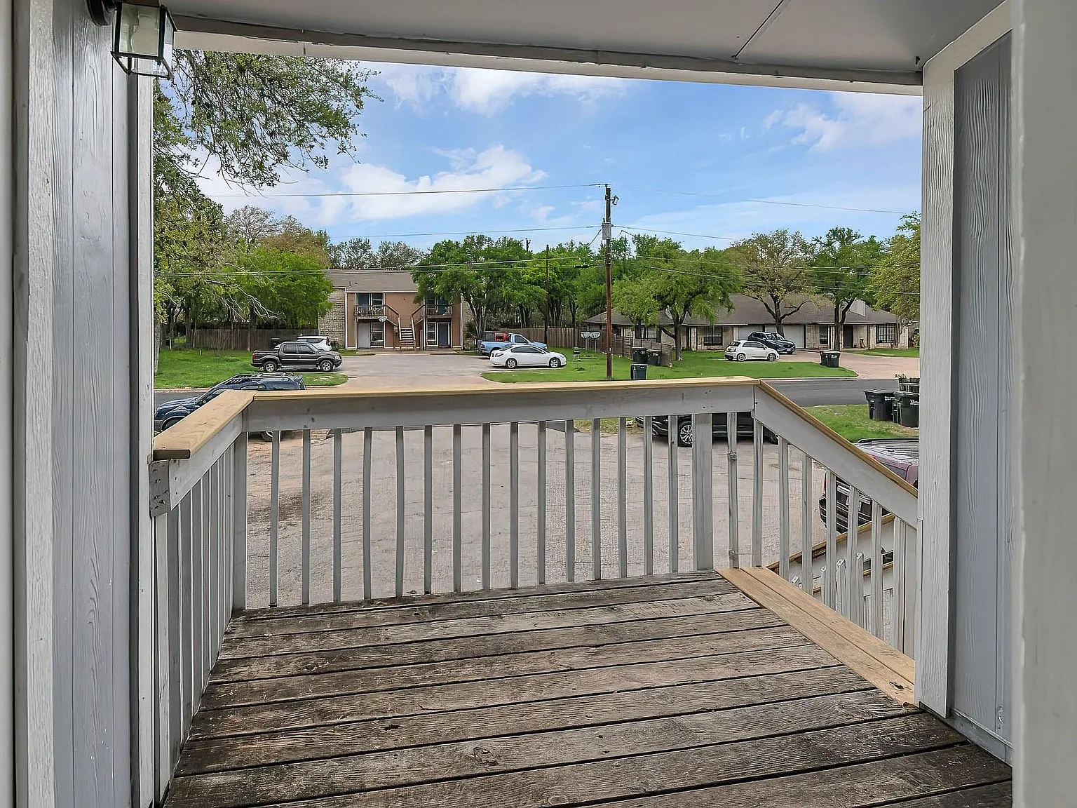 2 bed, 1.0 bath, 3072 sqft, $1,100 — Photo 4