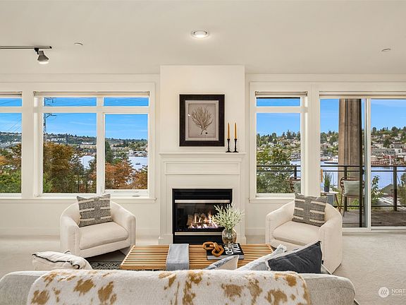 4th image of 3217 Eastlake Avenue E #303