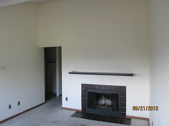 3rd image of 4810 S 187th Pl APT B305