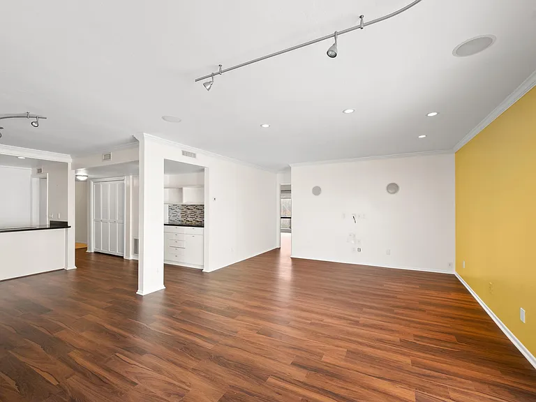 370 Rosecrans St #203 — Photo 18