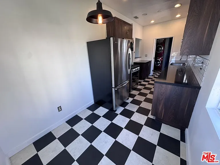 1425 S Curson Ave — Photo 15