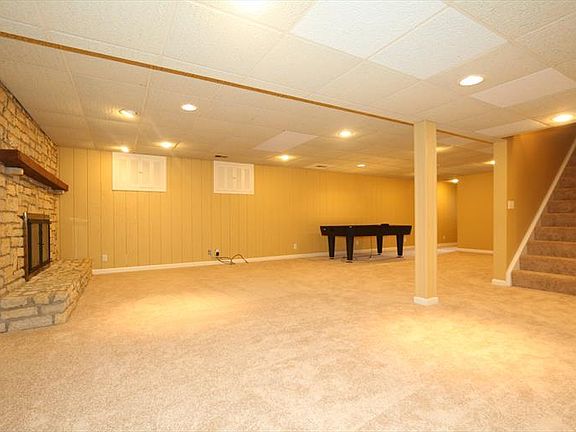 3rd image of 821 Kingfisher Ln