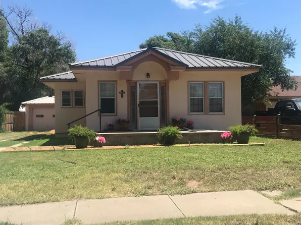 913 Oak Ave, Dalhart, TX 79022