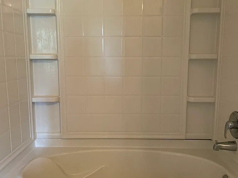 500 Vista Lake Dr #4 — Photo 5