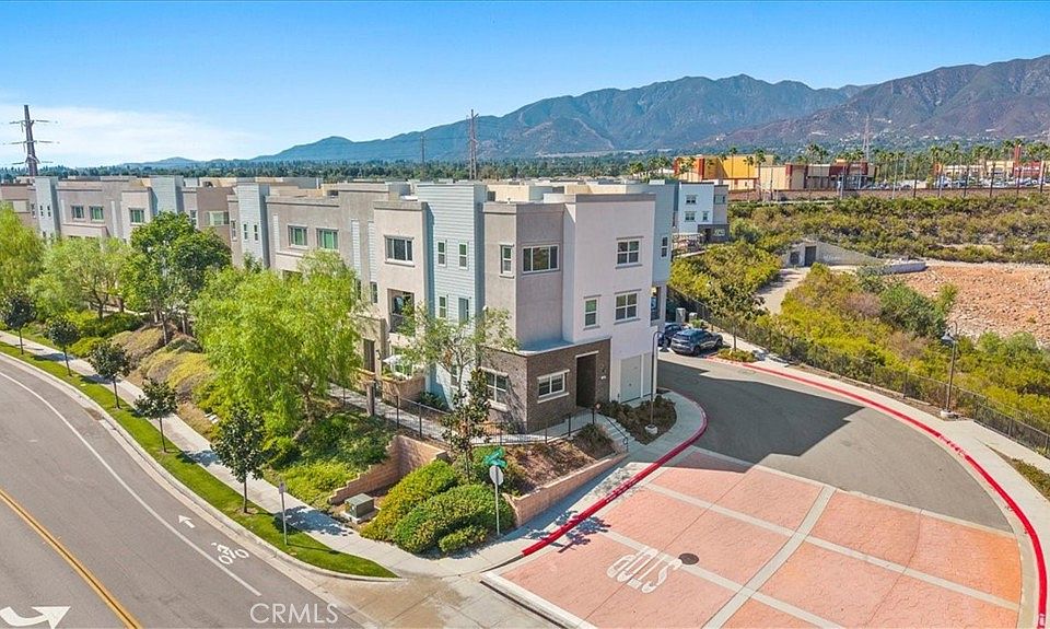 1st image of 820 Highline Way