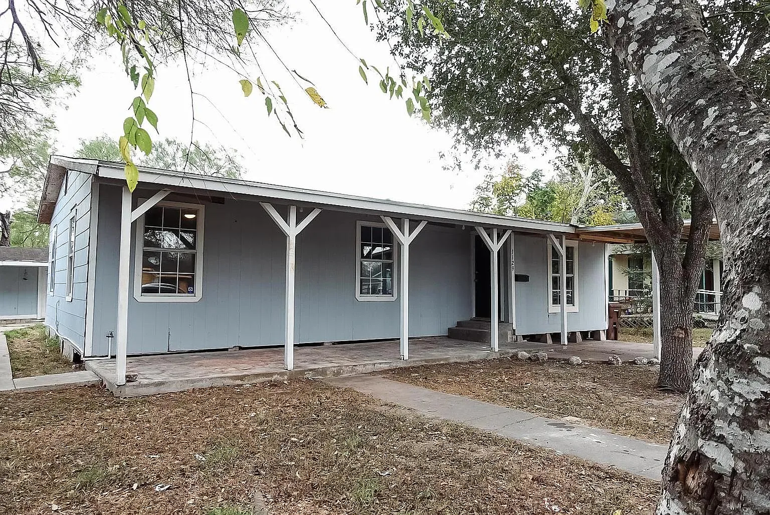 1129 E Doddridge Ave — Photo 2