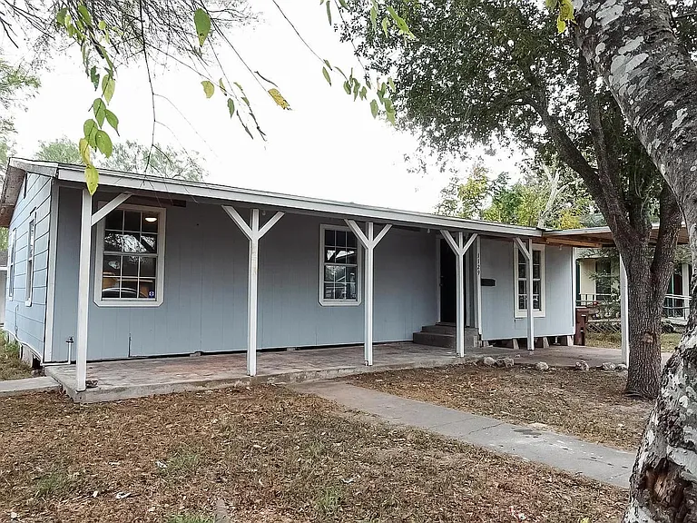 1129 E Doddridge Ave — Photo 2