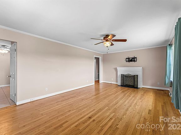 2nd image of 1125 Windy Acres