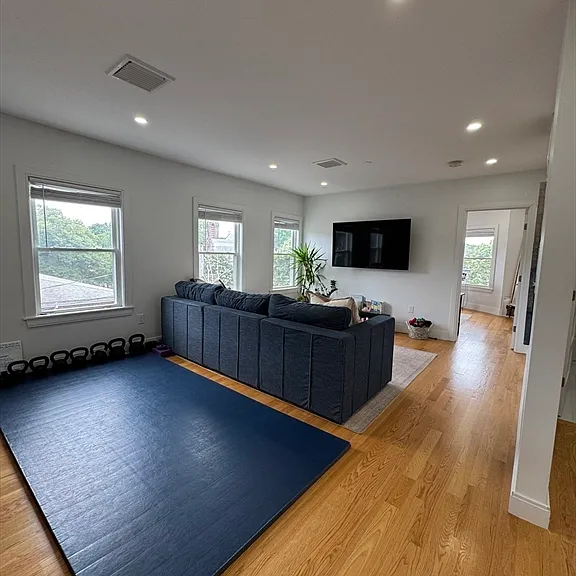 34 Park St #4 — Photo 4