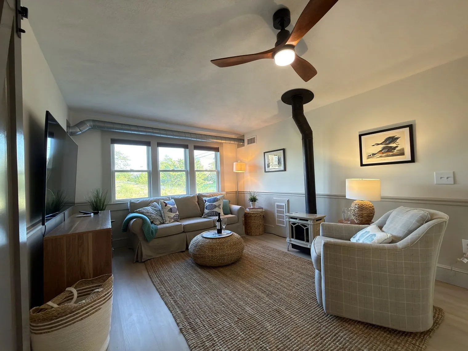 2 bed, 1.0 bath, 861 sqft, $4,868 — Photo 2