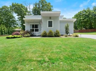 28 Oak Tree Dr, Johnston, RI 02919