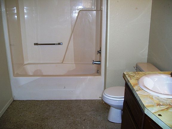 3rd image of 1127 S Wallace Dr