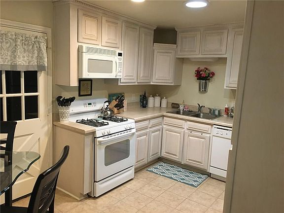 5th image of 2701 Blackwood Dr